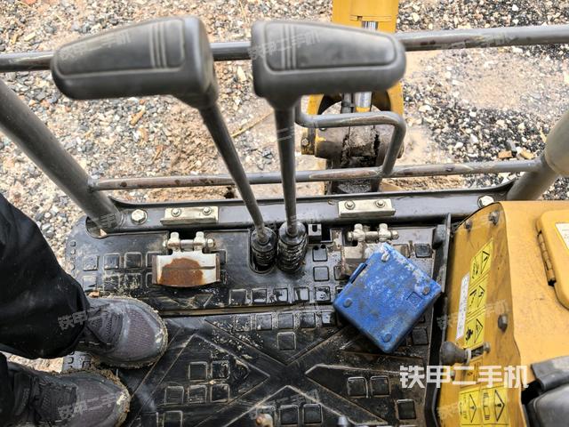 后窗玻璃角標（駕駛室部分）