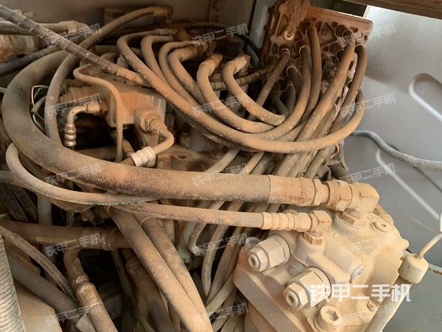 回轉(zhuǎn)馬達(dá)和主控閥(整機(jī)外觀) 回轉(zhuǎn)馬達(dá)和主控閥(整機(jī)外觀)