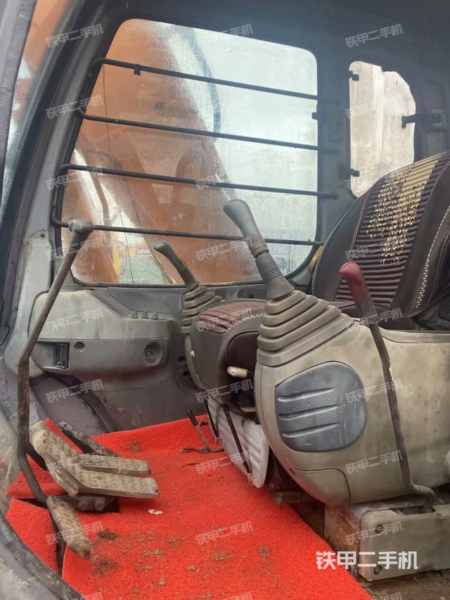 座椅右側(cè)控制臺/鑰匙門/油門/含右手柄（駕駛室部分）