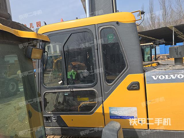 駕駛室整體(整機外觀) 駕駛室整體(整機外觀)