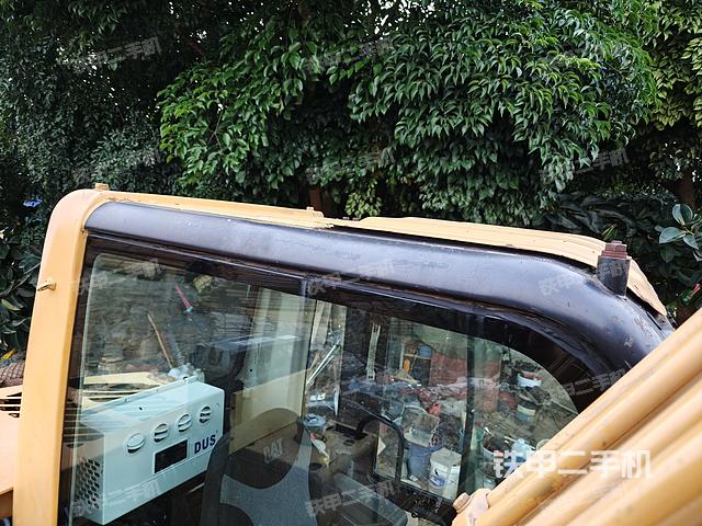 驾驶室顶部（整机外观）