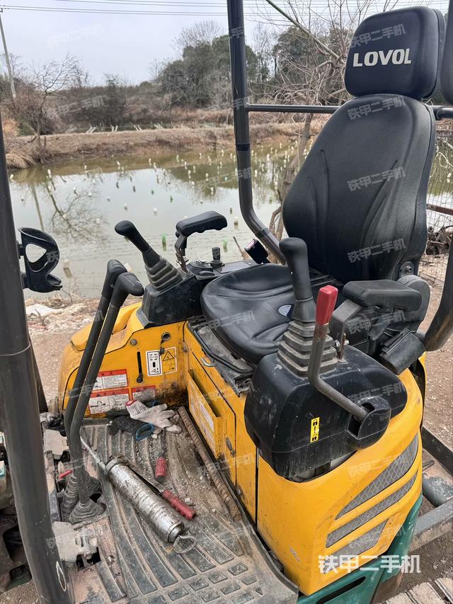 座椅左侧控制台/音响/含左手柄（驾驶室部分）