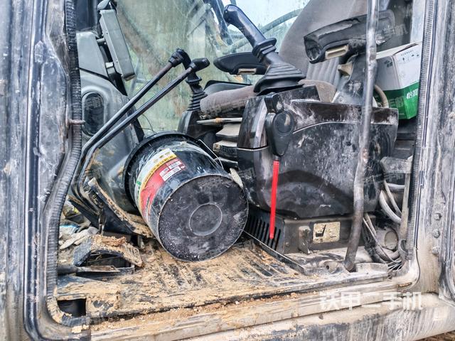 駕駛室正側(駕駛室部分) 駕駛室正側(駕駛室部分)