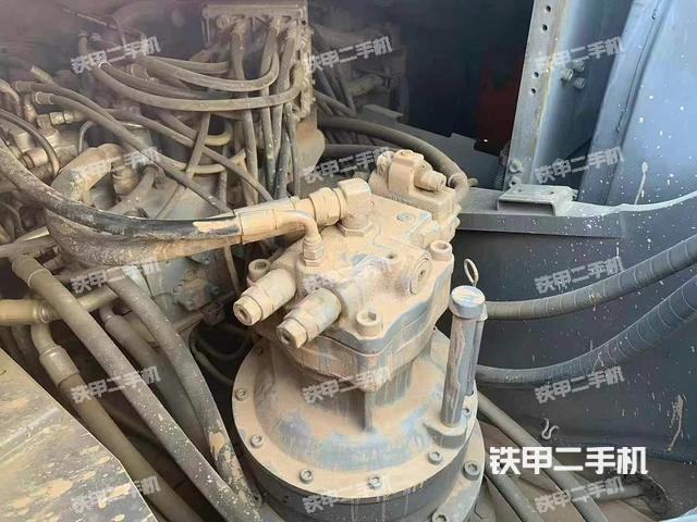 回轉(zhuǎn)馬達(dá)和主控閥（整機(jī)外觀）