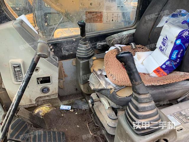 駕駛室整體（整機外觀）