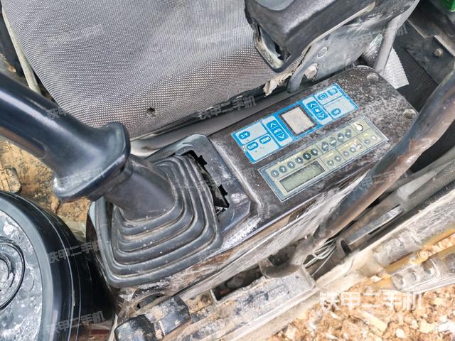 座椅左側控制臺/音響/含左手柄(駕駛室部分) 座椅左側控制臺/音響/含左手柄(駕駛室部分)