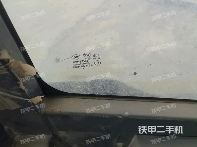 左后方玻璃角標(biāo)(駕駛室部分) 左后方玻璃角標(biāo)(駕駛室部分)