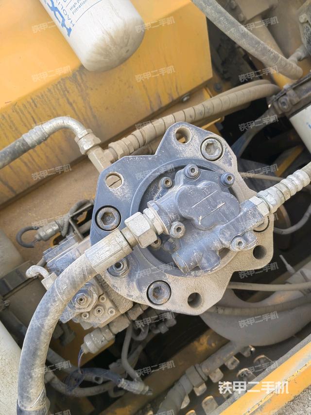 液壓泵艙室正面整體(整機(jī)外觀) 液壓泵艙室正面整體(整機(jī)外觀)
