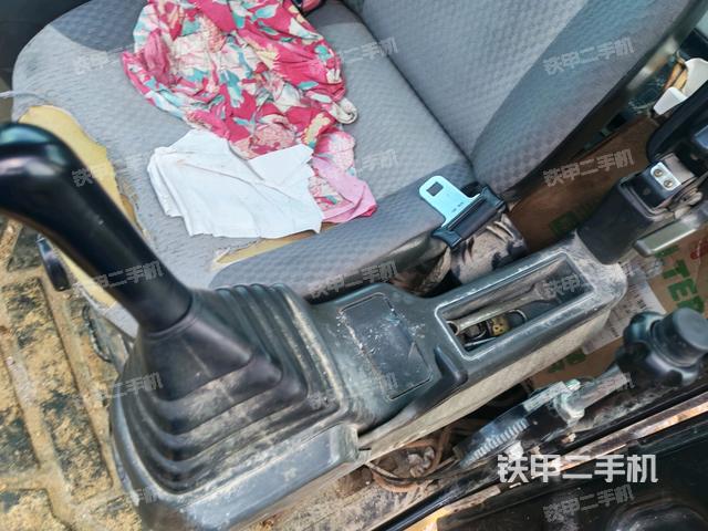 座椅右側(cè)控制臺/鑰匙門/油門/含右手柄（駕駛室部分）