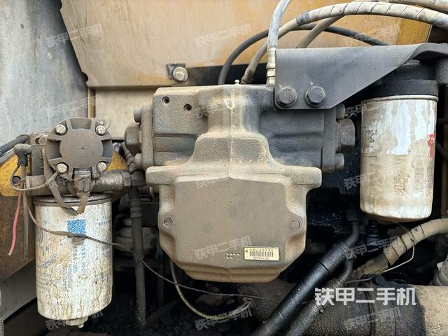 液壓泵艙室正面整體(整機(jī)外觀) 液壓泵艙室正面整體(整機(jī)外觀)