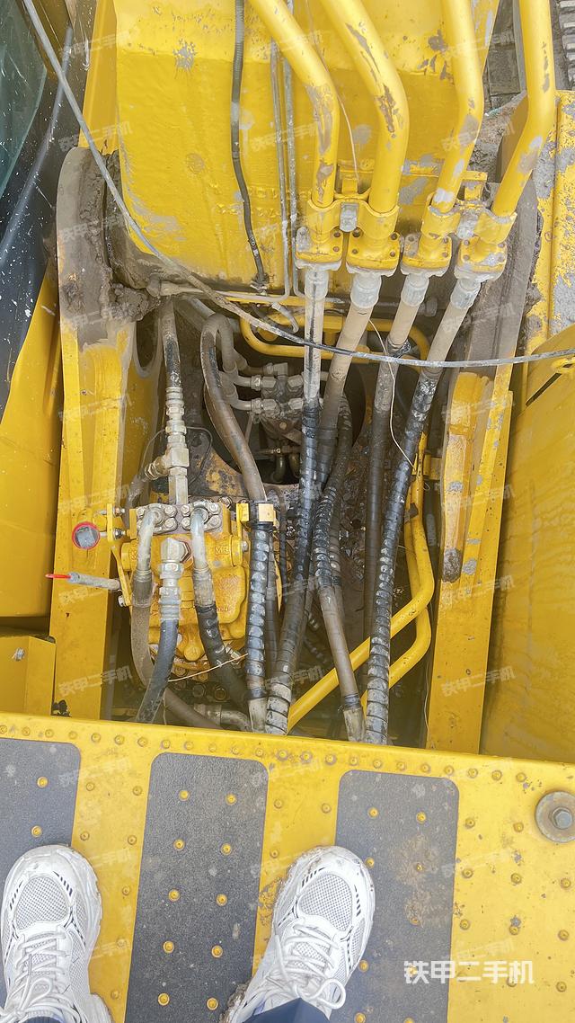 回轉馬達和主控閥（整機外觀）