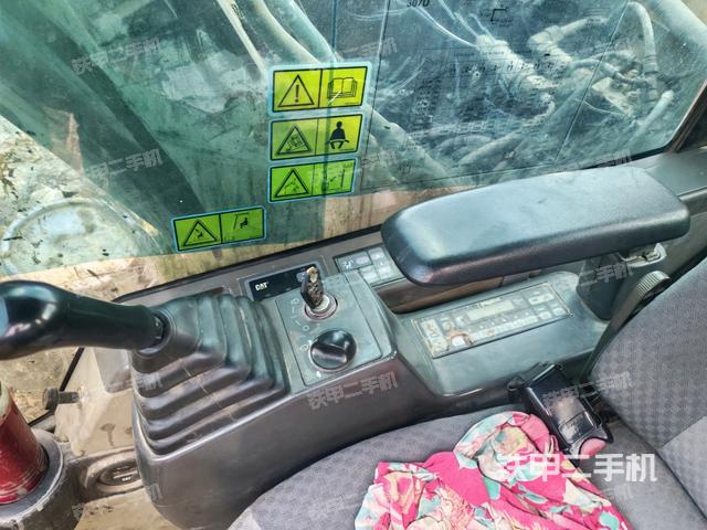 座椅左側(cè)控制臺/音響/含左手柄（駕駛室部分）