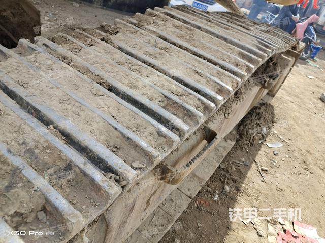 單側(cè)履帶整體（整機(jī)外觀）