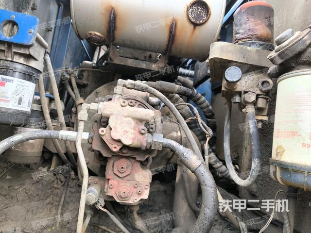 液壓泵艙室正面整體（整機(jī)外觀）