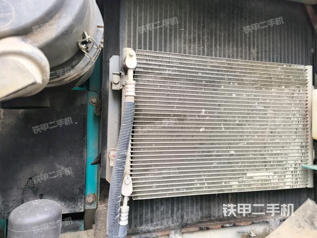 散熱器正面(大件艙室) 散熱器正面(大件艙室)
