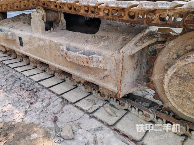 液壓泵艙室正面整體(整機外觀) 液壓泵艙室正面整體(整機外觀)