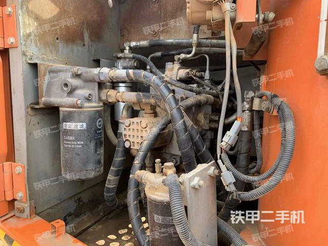 液壓泵艙室正面整體(整機(jī)外觀) 液壓泵艙室正面整體(整機(jī)外觀)