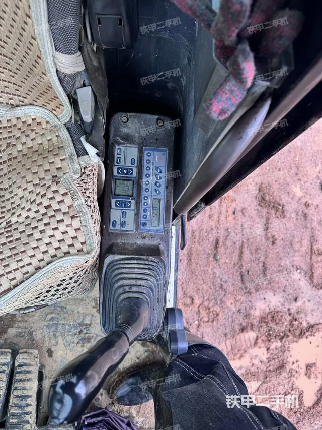 座椅左側(cè)控制臺(tái)/音響/含左手柄（駕駛室部分）