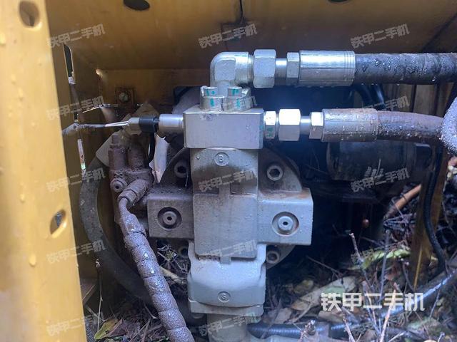 液壓泵艙室正面整體（整機(jī)外觀）