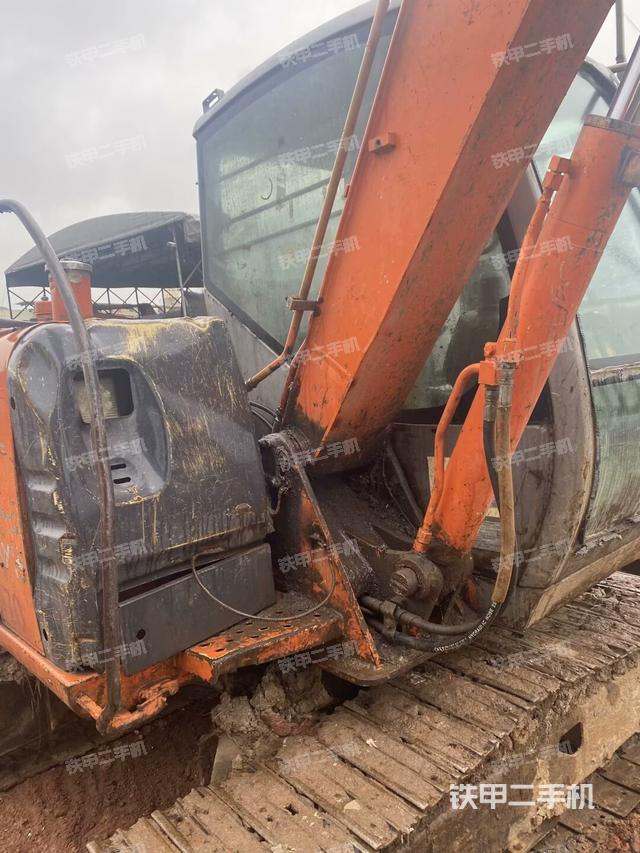 大臂根部?斜（工作和回轉(zhuǎn)裝置）