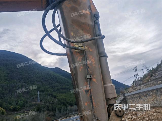 小臂整體左后(工作和回轉裝置) 小臂整體左后(工作和回轉裝置)