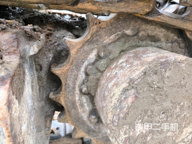 右驅(qū)動輪（行走機構(gòu)）