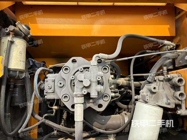 液壓泵艙室正面整體(整機(jī)外觀) 液壓泵艙室正面整體(整機(jī)外觀)