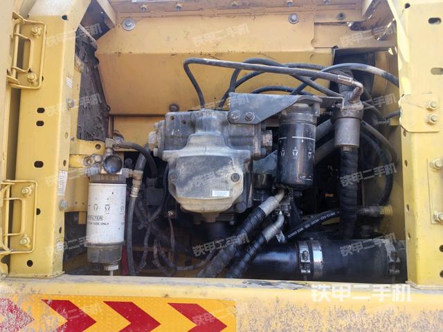 液壓泵艙室正面整體(整機(jī)外觀) 液壓泵艙室正面整體(整機(jī)外觀)