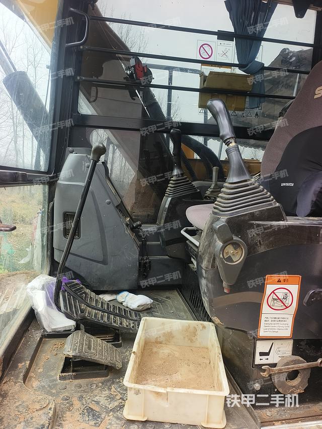 驾驶室整体（整机外观）