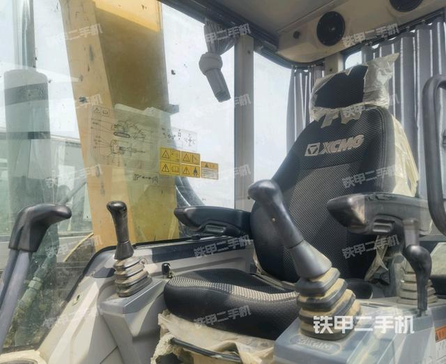 駕駛室整體（整機外觀）