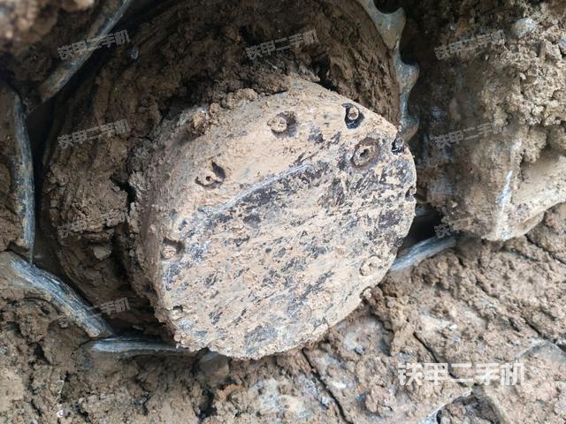 左導(dǎo)向輪（行走機(jī)構(gòu)）