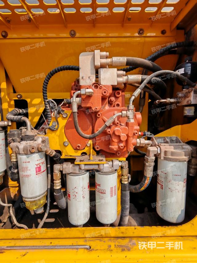 回轉(zhuǎn)馬達和主控閥（整機外觀）