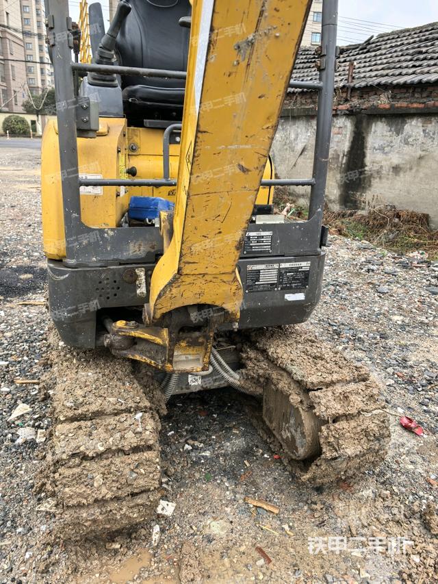 轉(zhuǎn)盤和下車架正前（工作和回轉(zhuǎn)裝置）