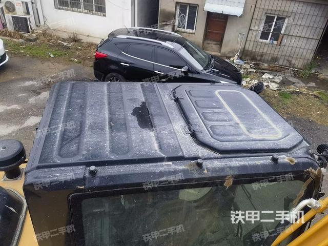 駕駛室頂部（整機外觀）