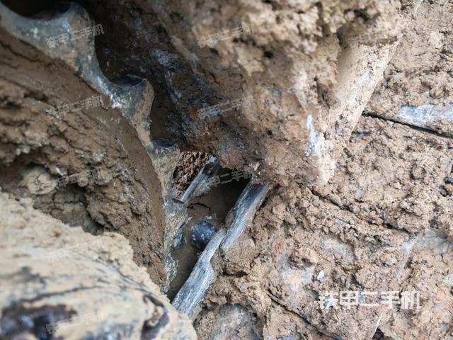 右側(cè)履帶整體?（行走機(jī)構(gòu)）