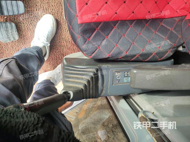 座椅左側(cè)控制臺/音響/含左手柄（駕駛室部分）