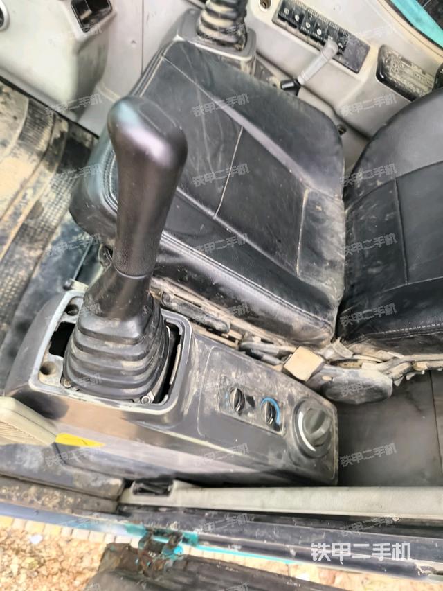 座椅右側(cè)控制臺/鑰匙門/油門/含右手柄（駕駛室部分）