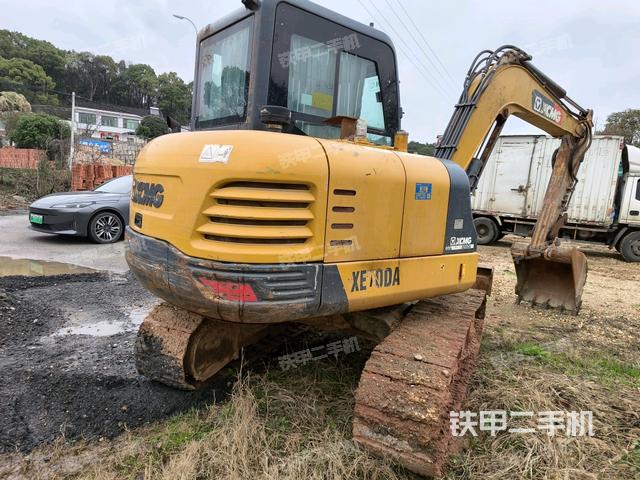 駕駛室整體(整機外觀) 駕駛室整體(整機外觀)