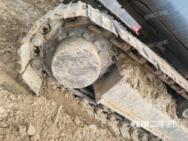 左驅(qū)動輪（行走機構(gòu)）