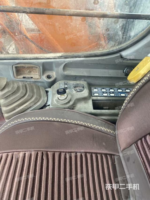 座椅左側(cè)控制臺/音響/含左手柄（駕駛室部分）