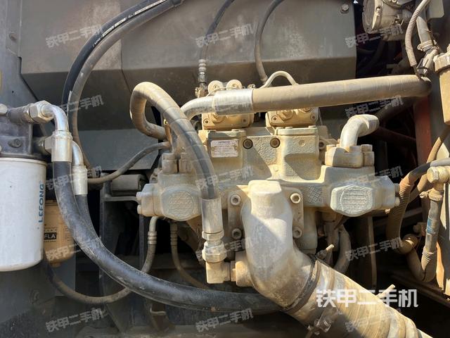 液壓泵艙室正面整體（整機(jī)外觀）