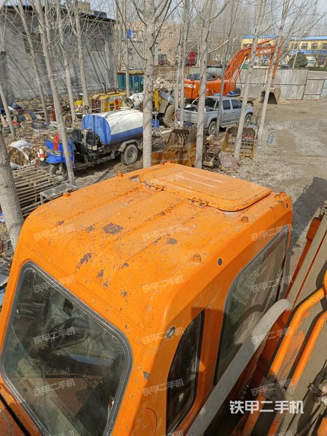 駕駛室頂部（整機(jī)外觀）