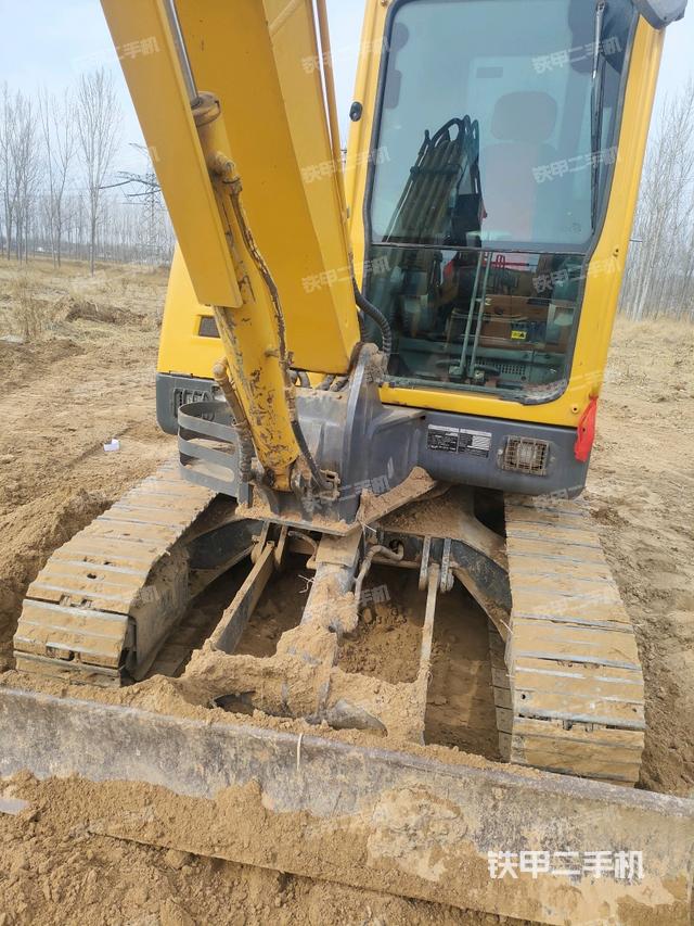 轉(zhuǎn)盤和下車架正前（工作和回轉(zhuǎn)裝置）