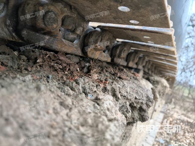 左驅(qū)動輪（行走機構(gòu)）