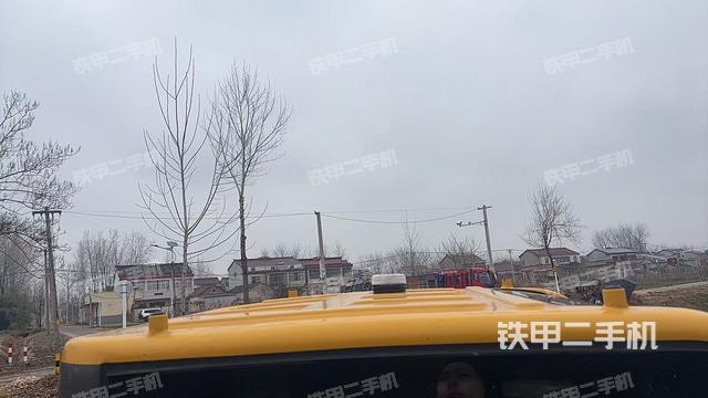 駕駛室頂部(整機(jī)外觀) 駕駛室頂部(整機(jī)外觀)