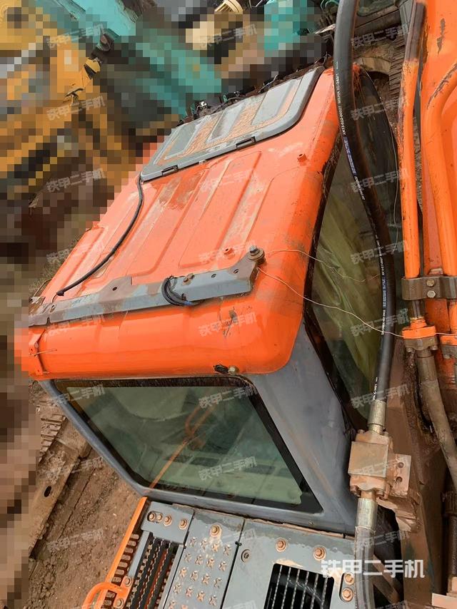 驾驶室顶部（整机外观）