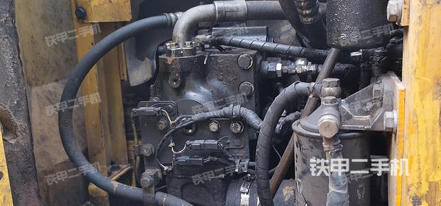液壓泵艙室正面整體(整機(jī)外觀) 液壓泵艙室正面整體(整機(jī)外觀)