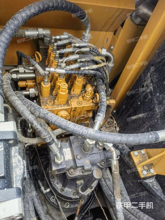 回轉(zhuǎn)馬達和主控閥（整機外觀）