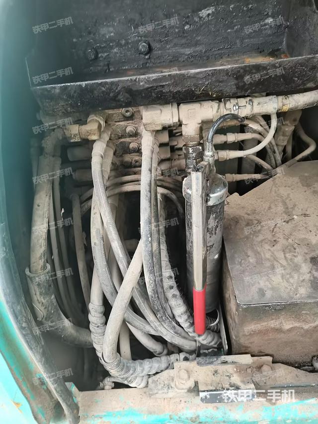 回转马达和主控阀（整机外观）