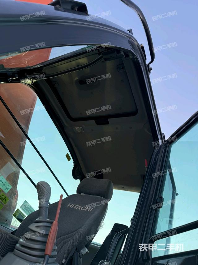 駕駛室頂部(整機外觀) 駕駛室頂部(整機外觀)